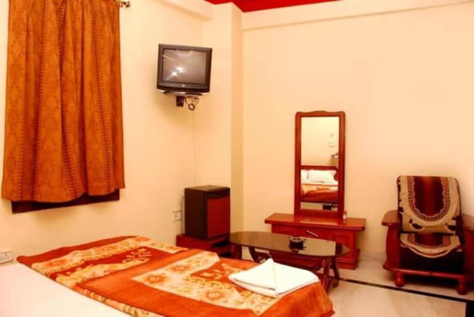 Oyo 27711 Hotel Evergreen Residency 博帕尔 外观 照片